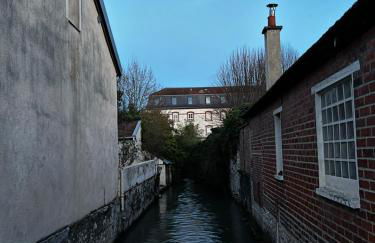 La Voulzie Appartement - Proche centre avec parking privé - Foto 35