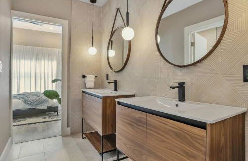 Stunning 2 Story Villa with Pool - Photo 5