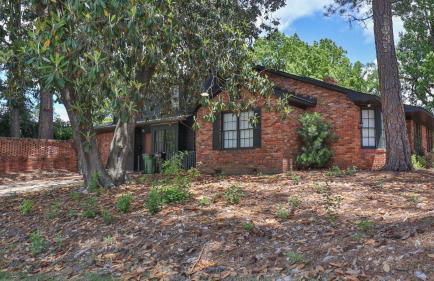 Group Getaway 6BR Near Fort Benning Huge Kitchen Private Yard - Foto 3