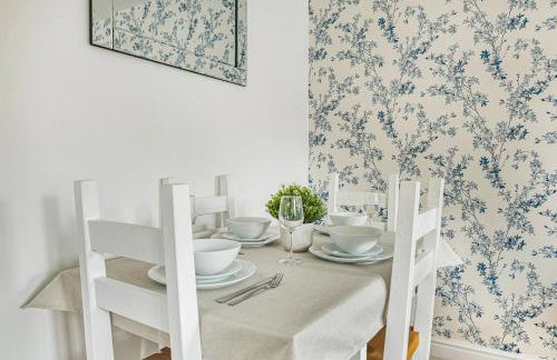 3BR Home with Garden & Free Parking - Foto 25