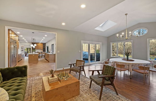 Elegant Spring Stay on Peaceful Retreat - Photo 47