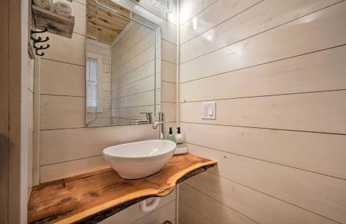 Romantic Broken Bow Cabin with Jacuzzi and Fire Pit! - Foto 16