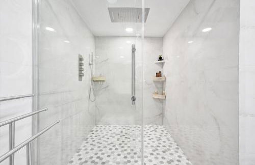 Oceanfront Escape with Resort Amenities Gym Pools and Sauna 1408 - Foto 26