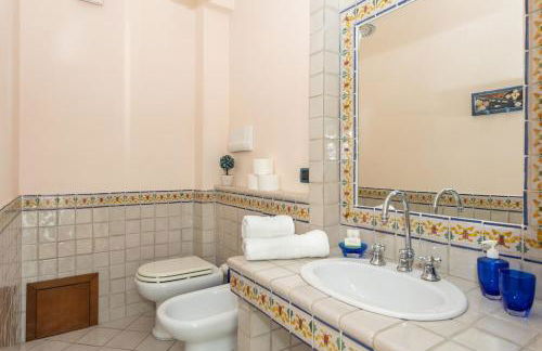 Villa Ray - Front row beachfront with garden - Foto 24