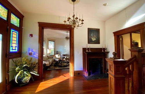 Large Historical Home for Groups Walk to Downtown! - Foto 53