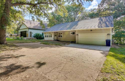 Waterfront Spirit Lake Vacation Rental with Dock! - Foto 32