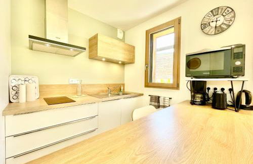 300 m Plage et Centre Ville - Parking Privatif et Gratuit sur Place - Terrasse Bois - Foto 17