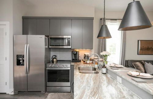 Downtown Luxury Condo at The Southern Belle - Foto 17