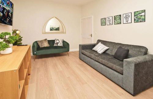 Somerville House by YourStays - 4 Bedroom House in Crewe - Photo 13