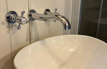 Shepherds Hut - Photo 13