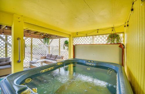 Bright Kitty Hawk Home with Hot Tub, Walk to Beach! - Foto 26