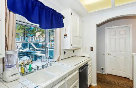 Mountain Palette by Avantstay Hot Tub, Game Room, Deck, Sweeping Views! - Photo 32