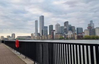 Riverside 1BR with Easy Transport 20min to City Centre - Photo 59