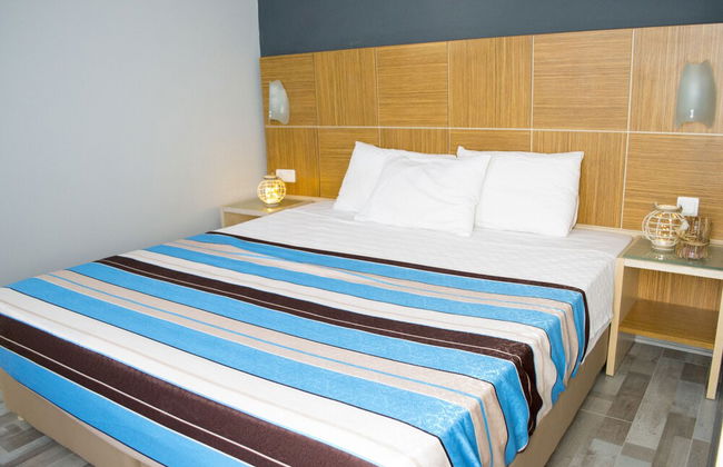 Tasev Apart Hotel - Photo 2