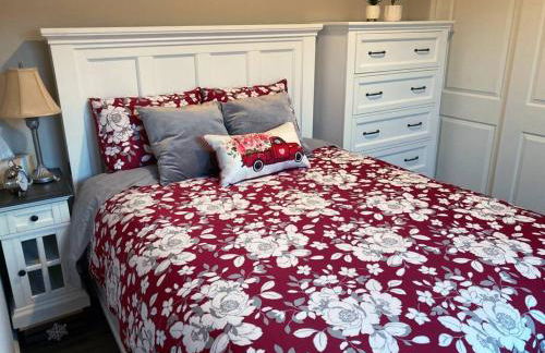 Country-Style Modern Living Suite w/Queen Bed - Foto 1