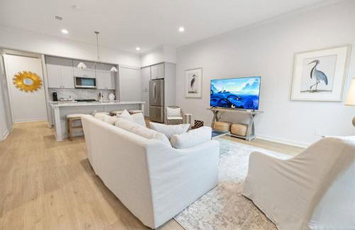 Chandeluer Shore 9 - Steps to Beach, Pet-Friendly, Pool, Fast WiFi - Foto 3