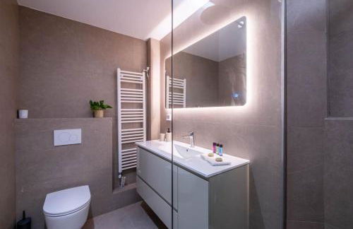 Stylish 2BR with Balcony, Northern Suburbs - Foto 12