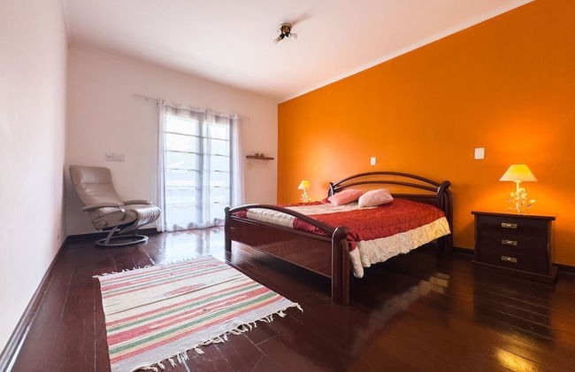 Casa espaçosa na Granja Viana - Foto 2