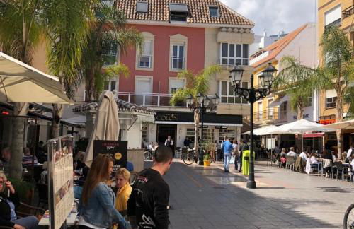 Luxury 3 Bedroom Apartment 300m from the Beach - Photo 47