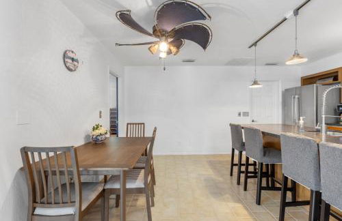 Relaxing Coastal Comfort - Heated Pool - Photo 23