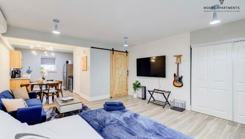 The Moose #9 - Brand New Luxe Modern loft with Free Parking, King Bed & Fast WiFi - Foto 4