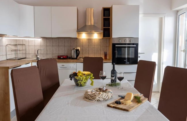 Villa Akulica With Heated Outdoor Pool and Seaview - Photo 35