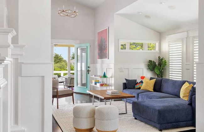 Luxe Villa Near Beach, Pool + Hottub, Chef's Kitchen Woodward Way by Avantstay - Foto 8