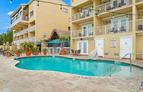 Beso Del Sol Beauty Studio Oasis in Dunedin 409 - Foto 21