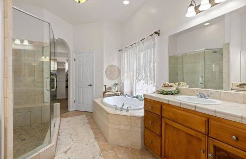 Spacious 4BR 3BA Home KING Suite Pool Sleeps 8 - Photo 12