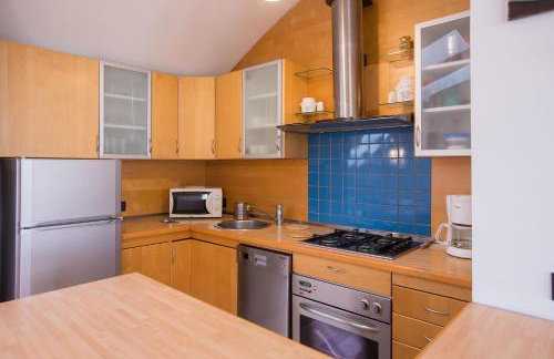 Penthouse apartment with private parking - Photo 8