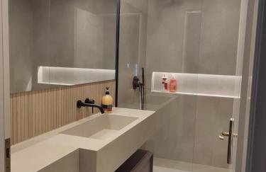 Avenue Luxury Home - Photo 17