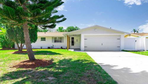 Renovated 3B 2BA, oasis yard Hot tub - Photo 4