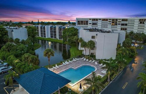 Beachside Modern Wellness Villa with Spacious Patio - Photo 30
