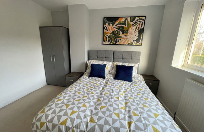 Bright & Airy 3BR Home with Parking - Photo 3