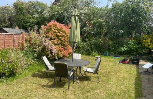 10 mins from Gatwick, jacuzzi, 8 persons - Foto 23