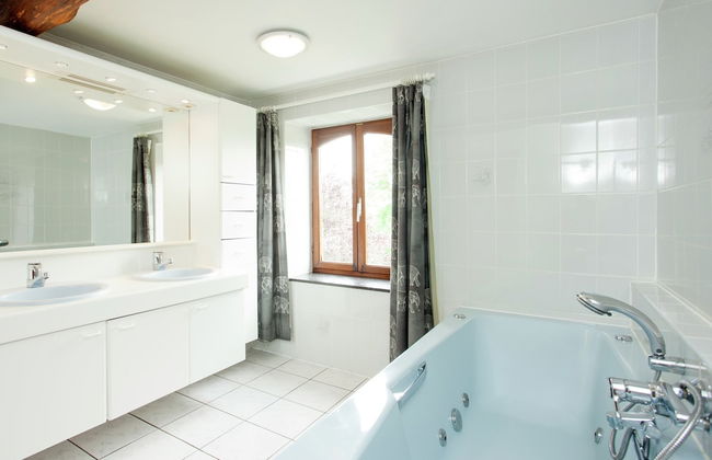 Cozy Family Home in Humain - Photo 25