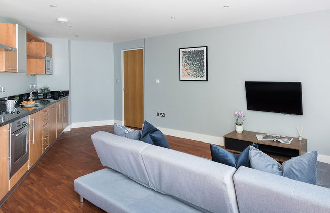 Spacious 2 Bed - Battersea High Street - Photo 39