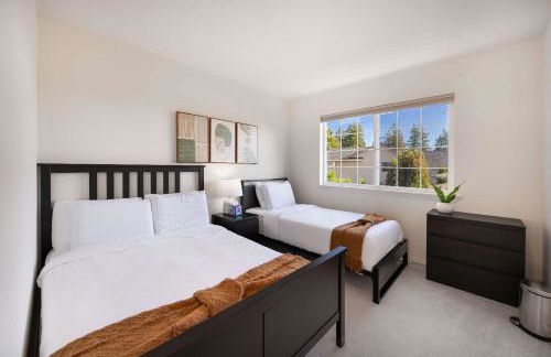 Kirkland Elegant 4B 2 5B Family Retreat with Designer Decor - Photo 26