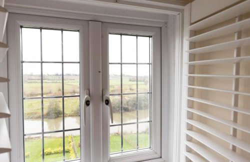 Riverside Manor - Photo 8