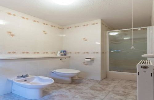 Tudor Style Seafront Home Sea Views Shoebury - Pass the Keys - Foto 40