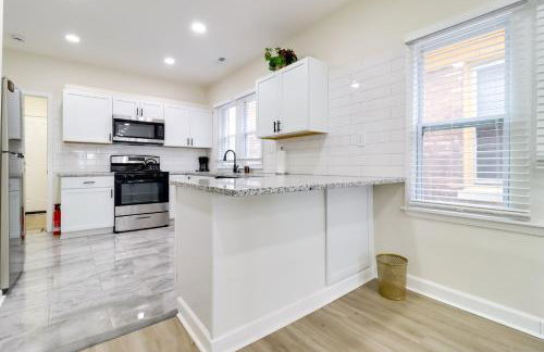 Modern Updates and Great Location! Detroit Duplex - Foto 12