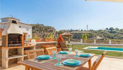 3 Bedroom Stunning Home In Mezquitilla - Photo 3