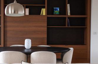 Montaigne - Sunlit Corner Penthouse with Balcony - Photo 32