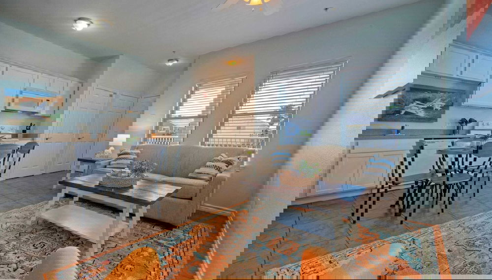 Minutes to the Beach w/ Pool, Sleeps 8 Two Condos: Costa Bahia - Foto 1, Imagen principal