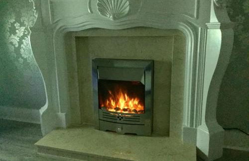 RIVER CLYDE VIEWS - PRIVATE & SPACIOUS APARTMENT - Photo 17