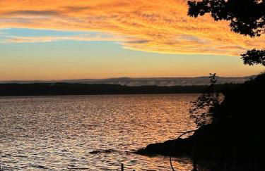 Saratoga Lake Boathouse Retreat - Photo 28