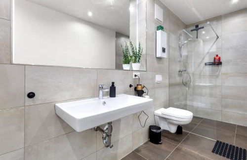 Exklusives Studio - Zentral Innenstadtlage - Kostenloser Parkplatz - Aufzug - Modern für bis zu 4 Personen - Smart Home - Foto 24