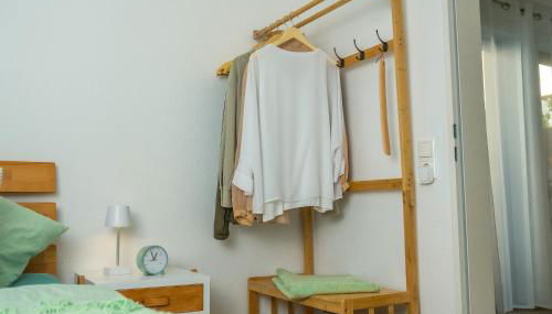 Einzigartiges Scandi Apartment - Innenstadt mit Parkplatz, Balkon & WLAN - Foto 3, wardrobe