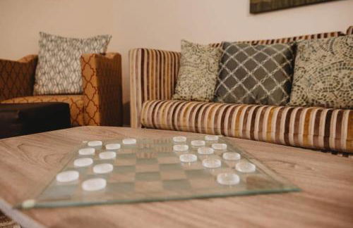 The Lucky Charm Sunny Screened Porch Near USC&Base - Foto 8