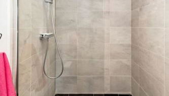 Villa ELISA Piscine Intérieure partagée chauffée à 29 degrés à 100m de la plage - Foto 4, towels, Shower